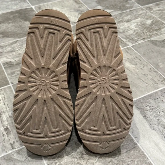 UGG Bailey Bow II Boots Size 7 Brown Chestnut Sheepskin - Picture 10 of 14